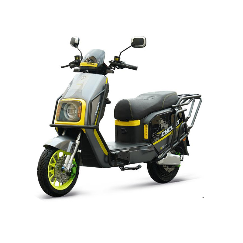 Welke beveiligingsfuncties zijn in de elektrische scooter van het Bull-model ingebouwd om diefstal te voorkomen, zoals sloten, alarmen of tracking op afstand?