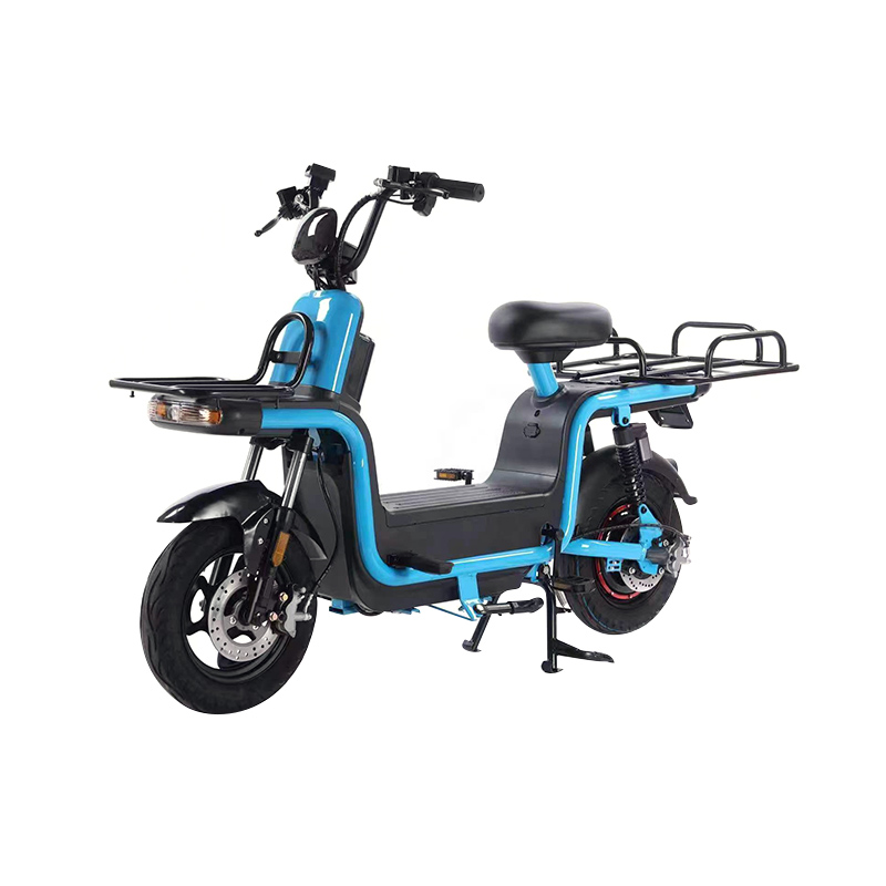 Hoe verhouden de gewichtsverdeling en het zwaartepunt van deze elektrische motorfiets zich tot gelijkwaardige ICE-motorfietsen?